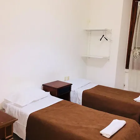 Leopoldine Central Hostal